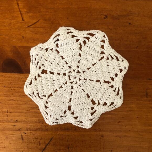 Set of 4 Westwater Enterprises Crochet Doily White Round Square Heart Shape - Picture 10 of 11